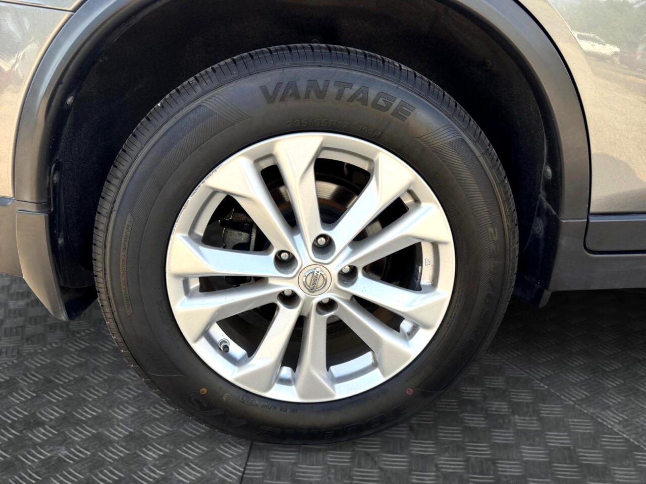Vehicle image 15 of 29