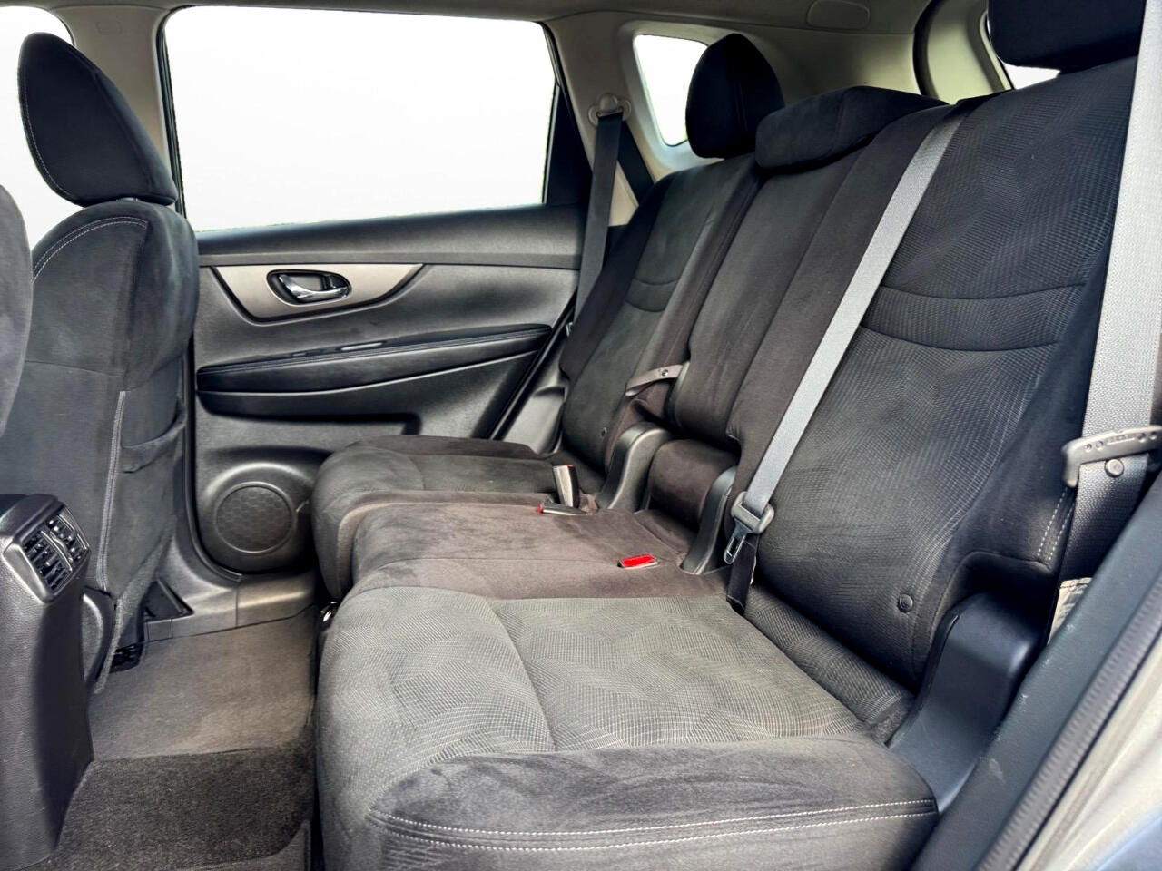 Vehicle image 27 of 29