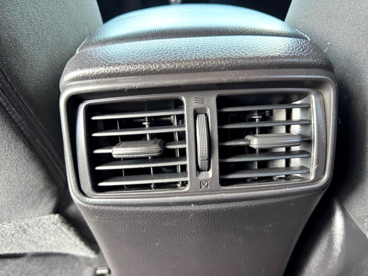 Vehicle image 26 of 29