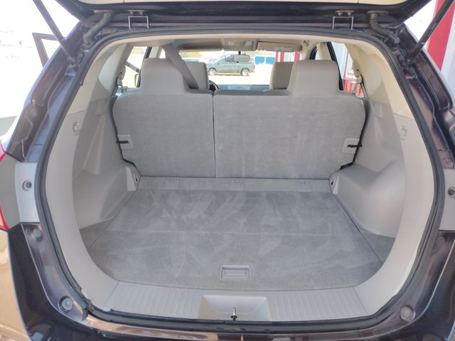 Vehicle image 23 of 34