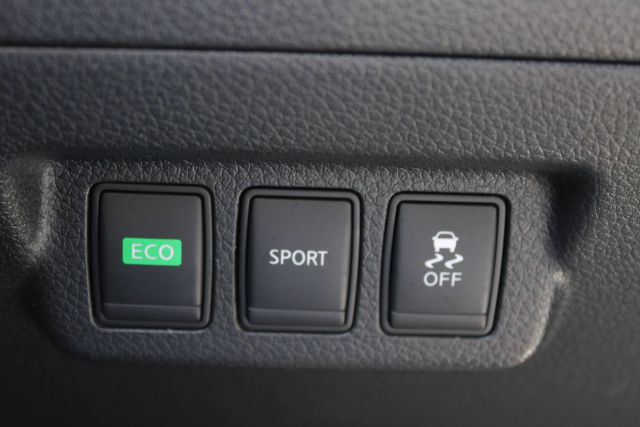 Vehicle image 21 of 36