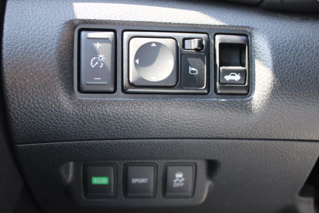 Vehicle image 19 of 36