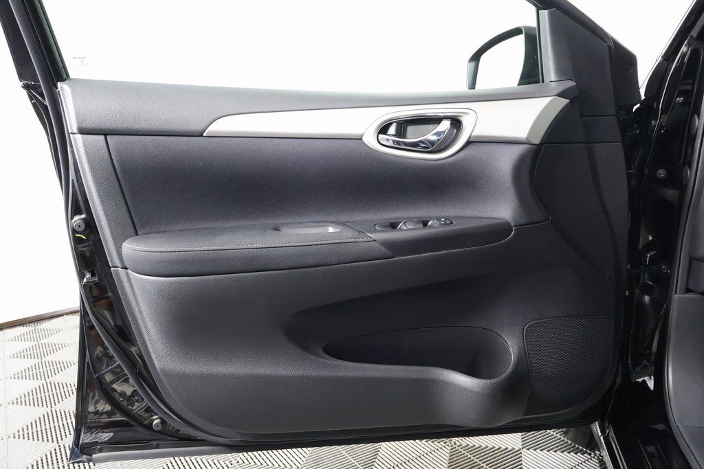 Vehicle image 11 of 16