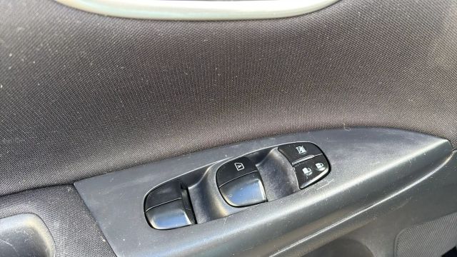 Vehicle image 9 of 18
