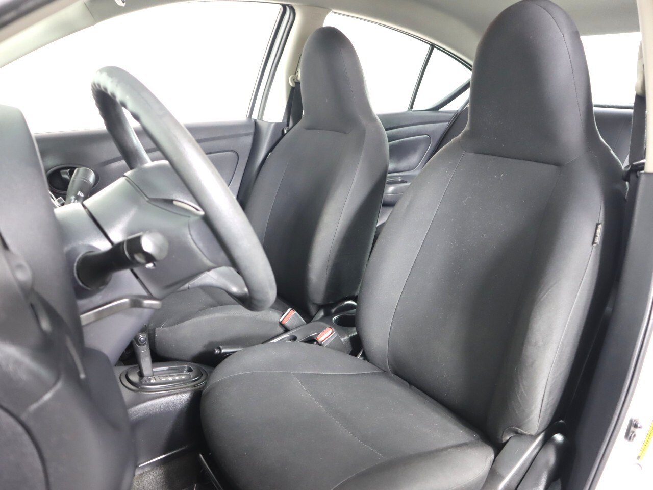 Vehicle image 21 of 31