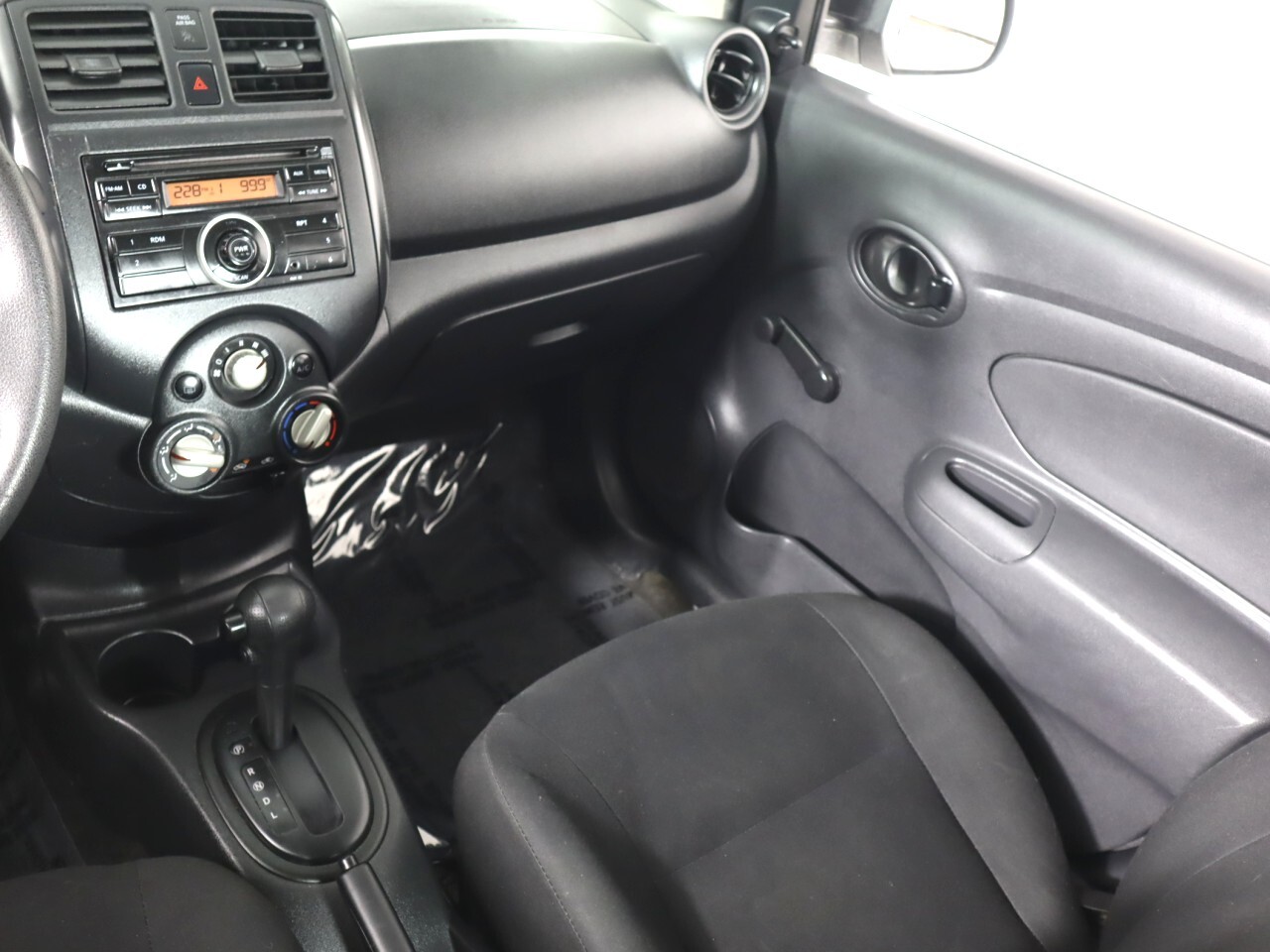 Vehicle image 23 of 31