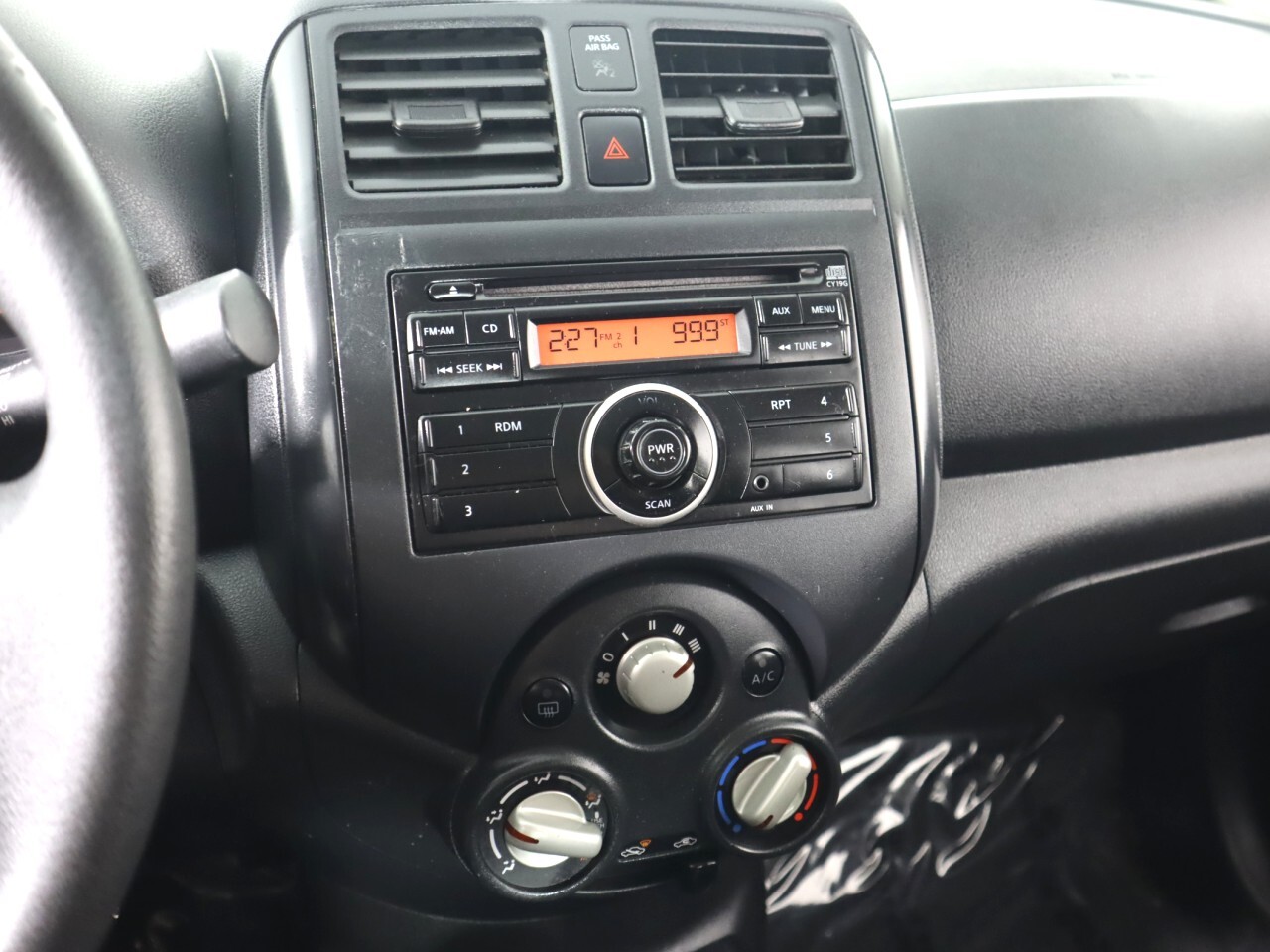 Vehicle image 14 of 31
