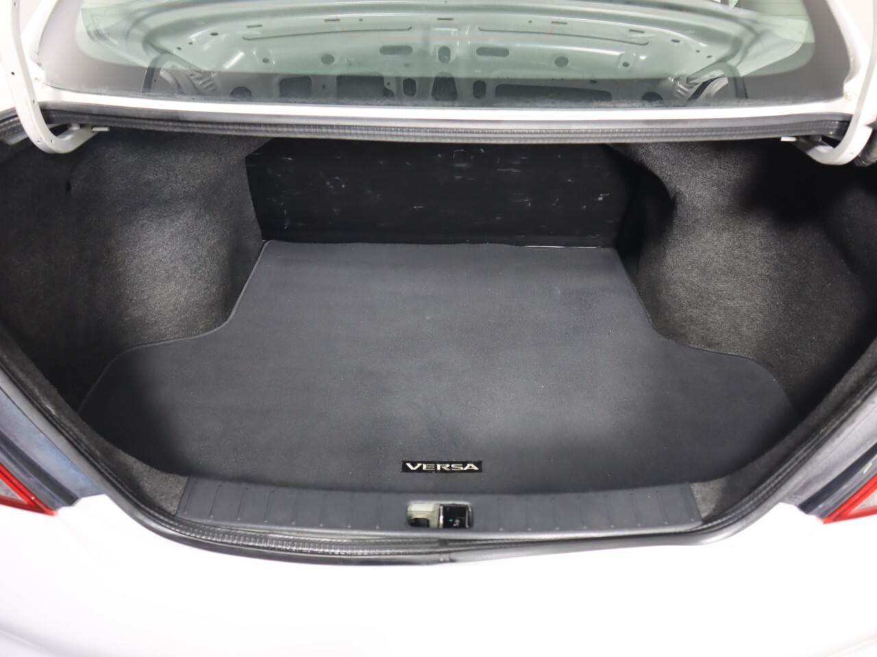 Vehicle image 25 of 31