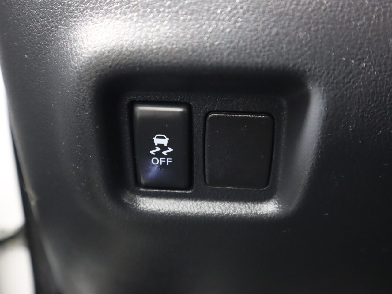 Vehicle image 9 of 31