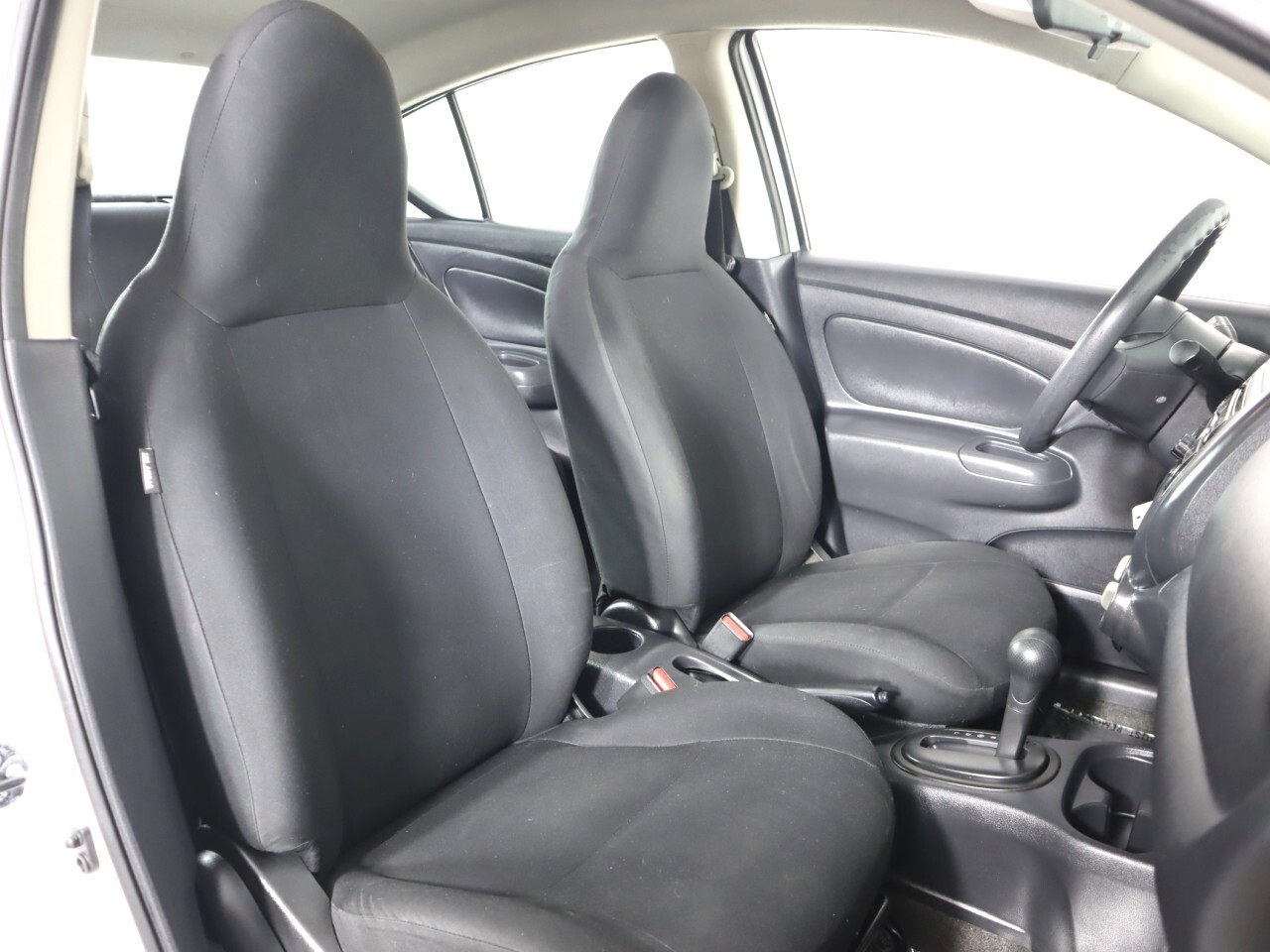 Vehicle image 27 of 31