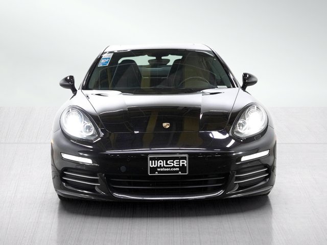 2014 Porsche Panamera 4 Image 2 of 29