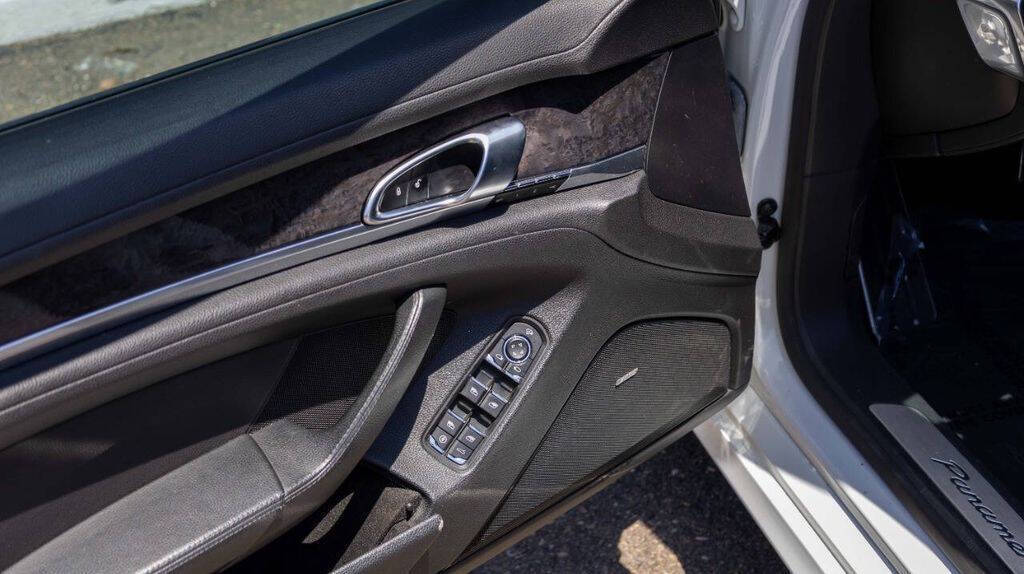2014 Porsche Panamera Image 30 of 34