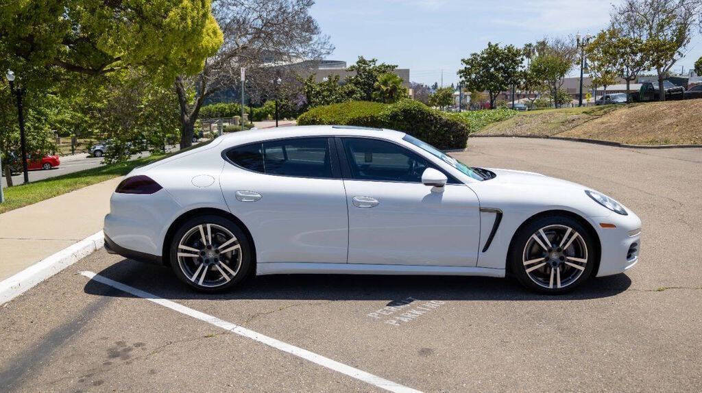 2014 Porsche Panamera Image 8 of 34