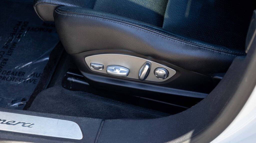 2014 Porsche Panamera Image 28 of 34