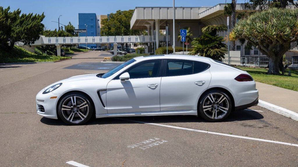 2014 Porsche Panamera Image 12 of 34