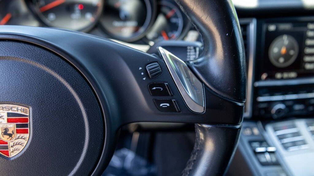 2014 Porsche Panamera Image 23 of 34