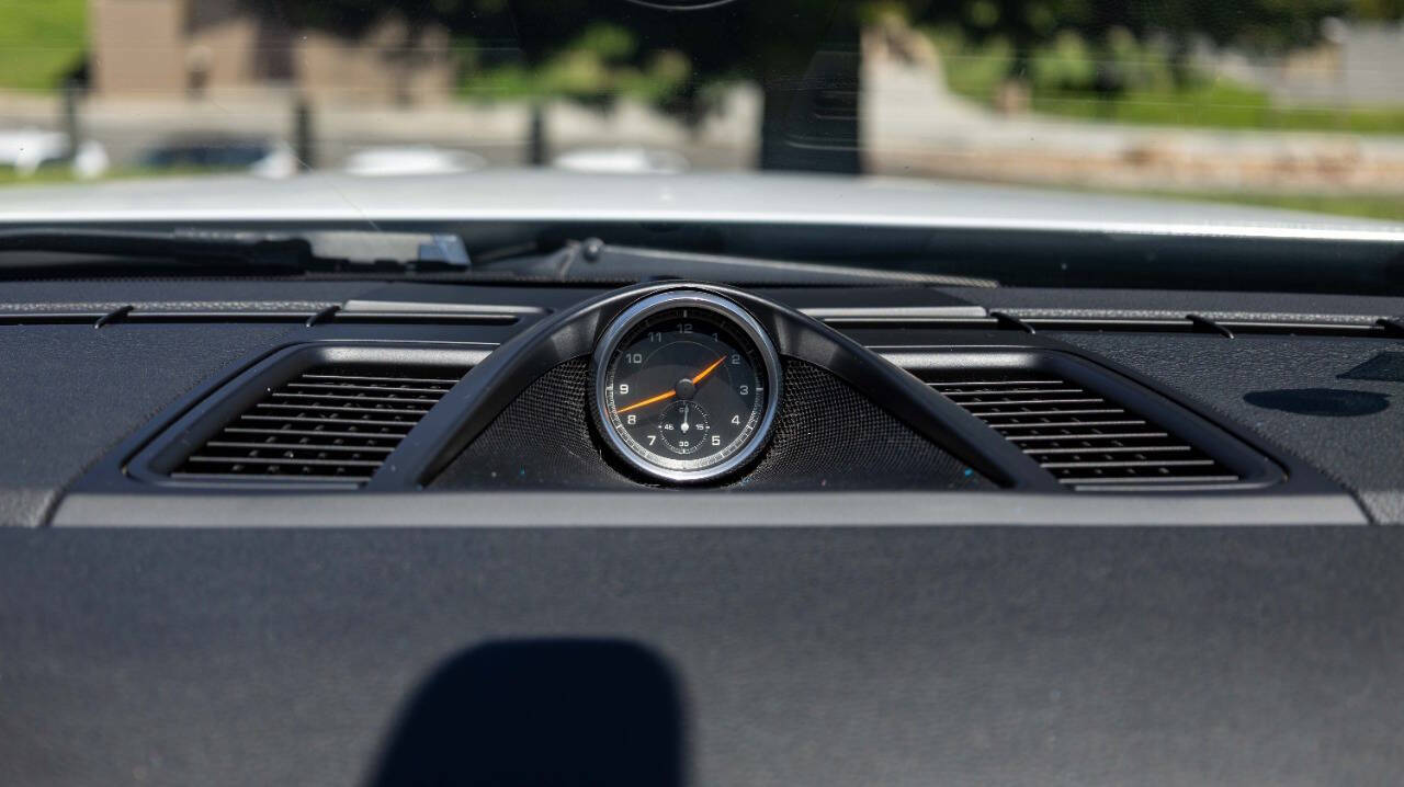 Vehicle image 24 of 31