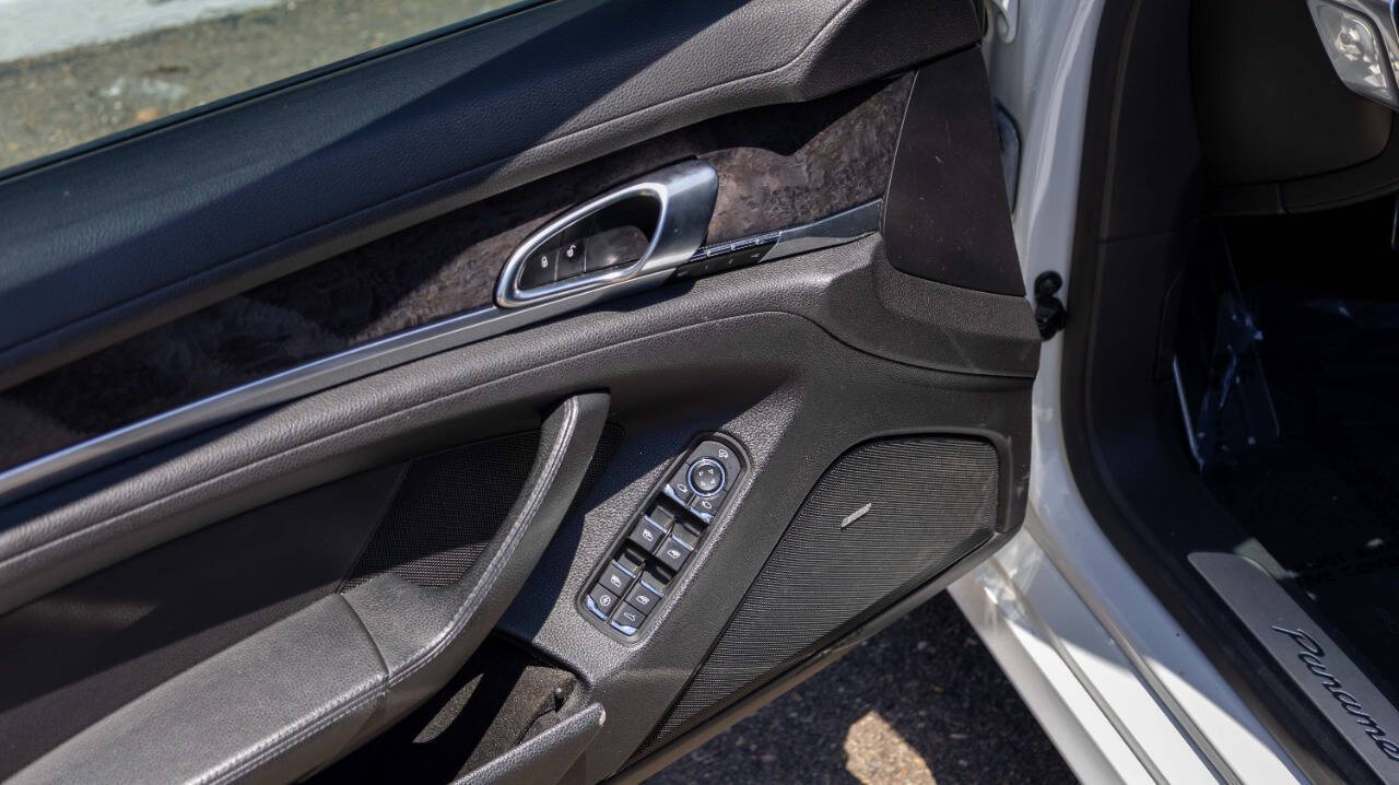 Vehicle image 16 of 31