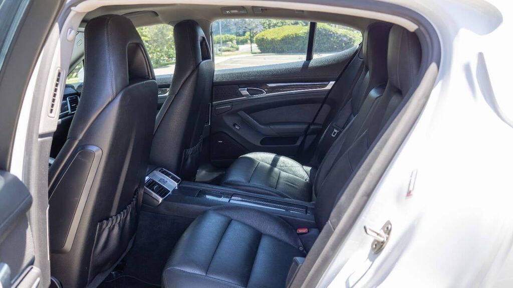 2014 Porsche Panamera Image 16 of 34