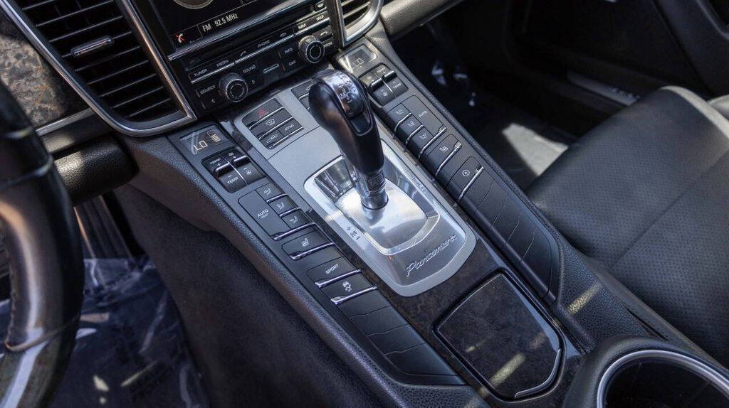 2014 Porsche Panamera Image 27 of 34