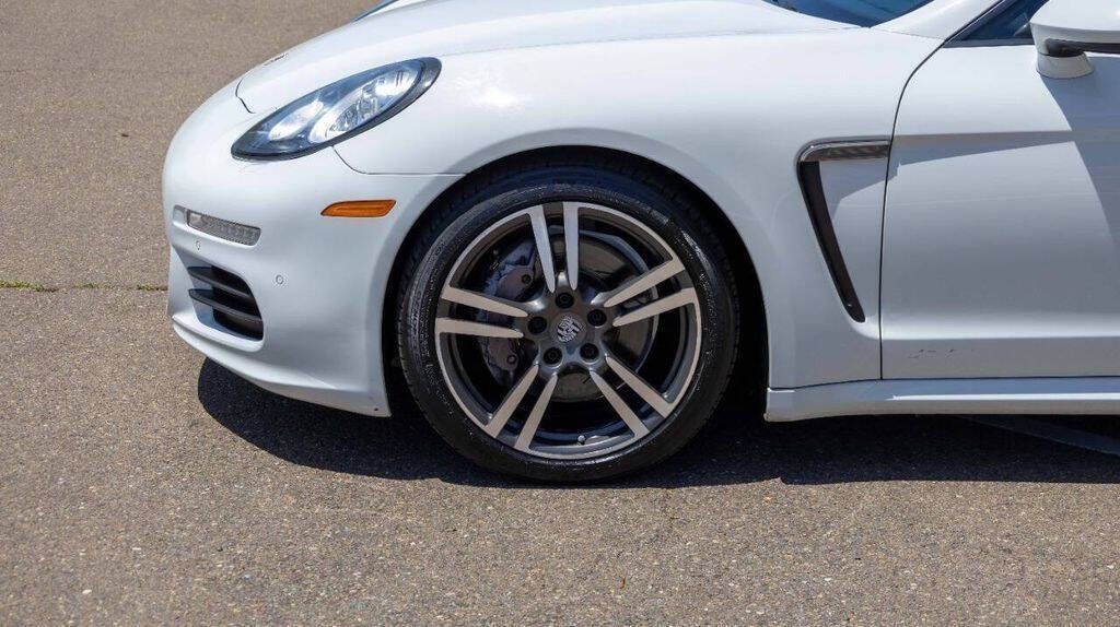 2014 Porsche Panamera Image 14 of 34