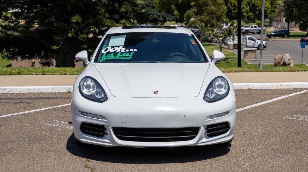 2014 Porsche Panamera Image 2 of 34