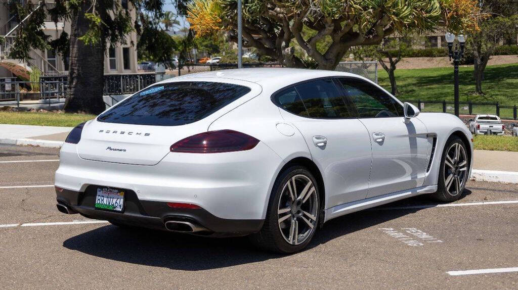 2014 Porsche Panamera Image 9 of 34