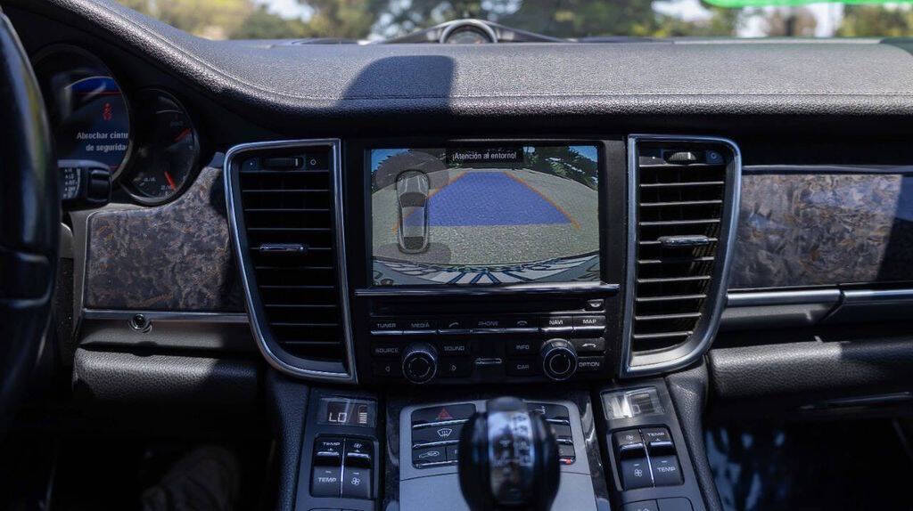 2014 Porsche Panamera Image 26 of 34