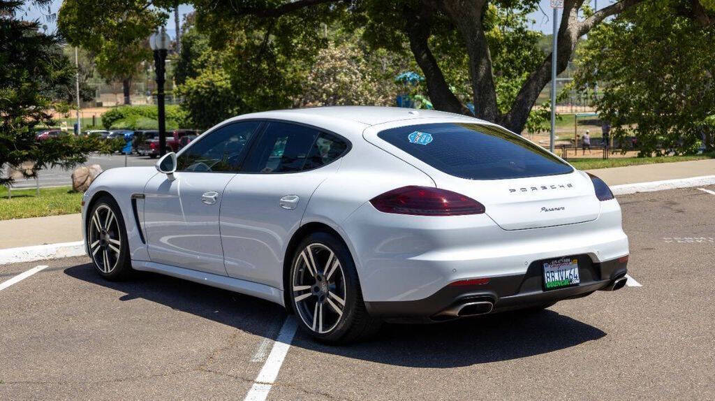 2014 Porsche Panamera Image 11 of 34