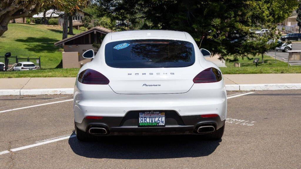 2014 Porsche Panamera Image 10 of 34