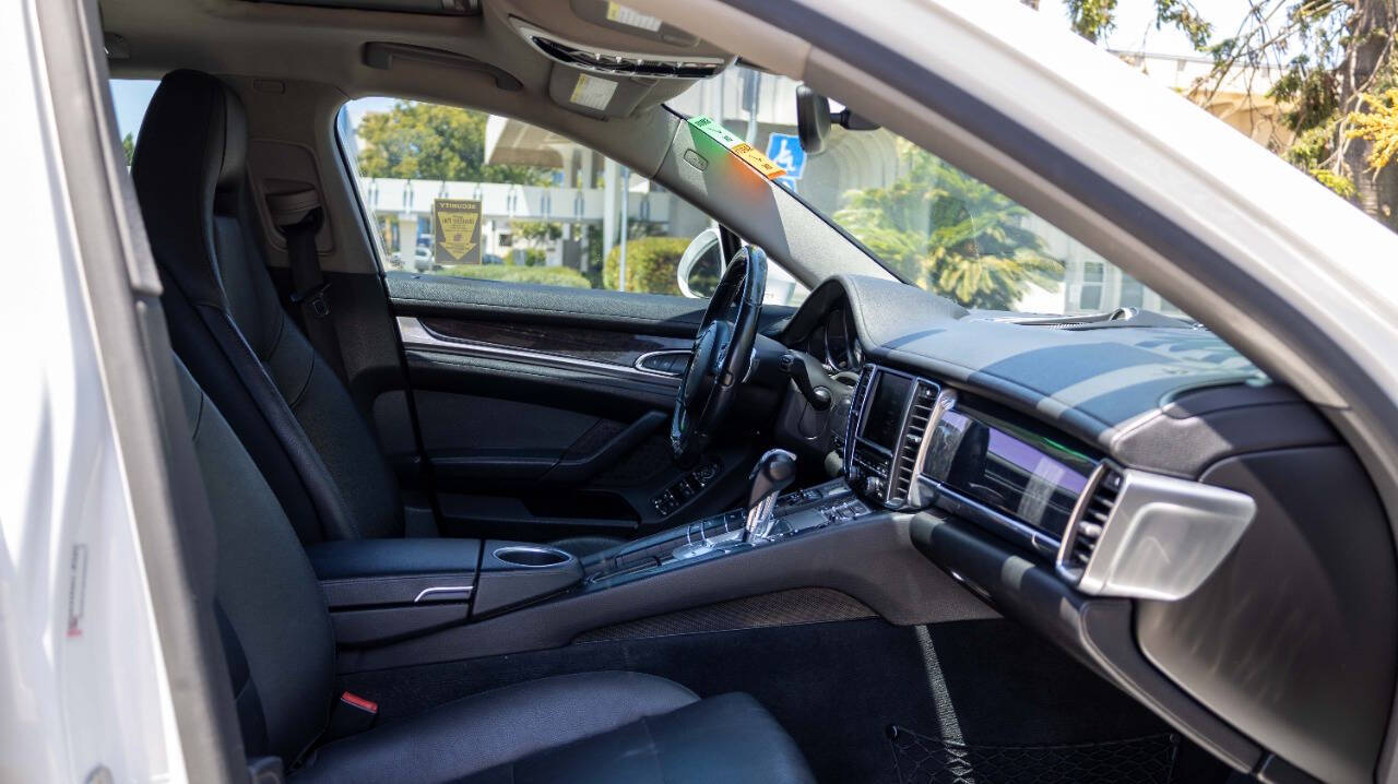 Vehicle image 13 of 31