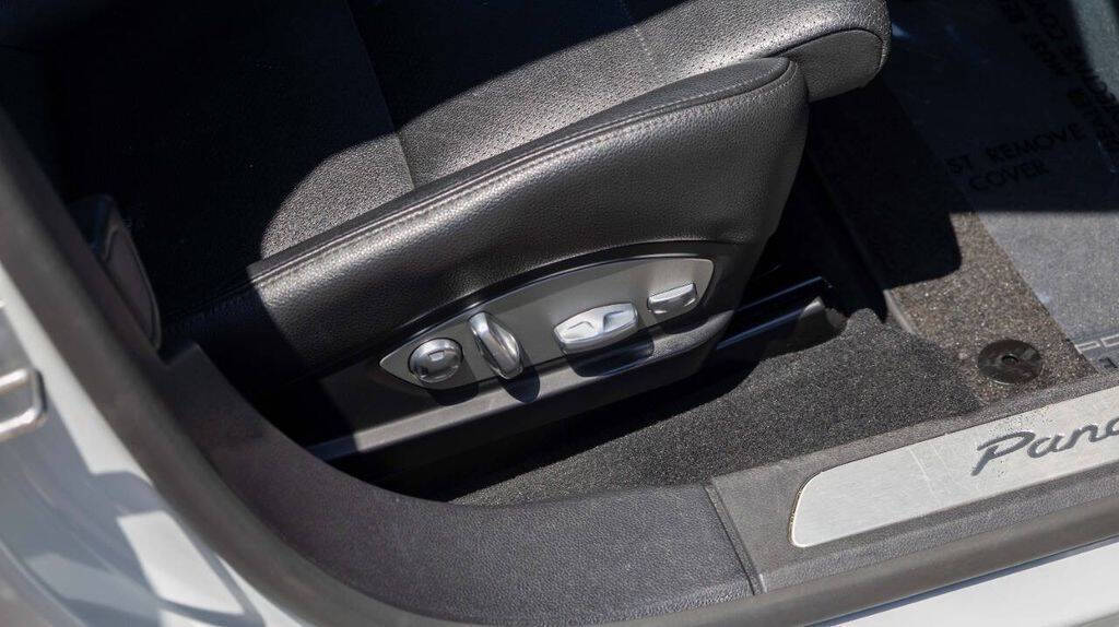 2014 Porsche Panamera Image 32 of 34