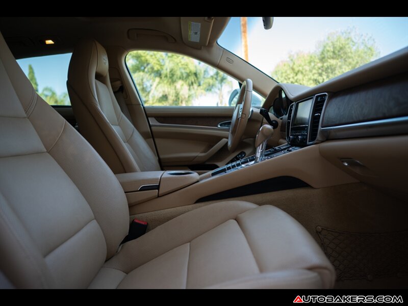 2014 Porsche Panamera E-Hybrid S Image 13 of 23