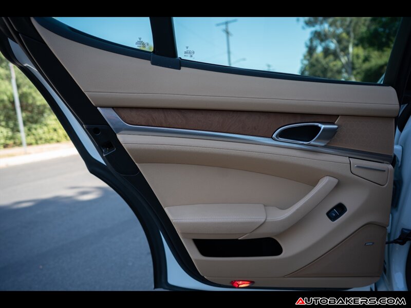 2014 Porsche Panamera E-Hybrid S Image 23 of 23