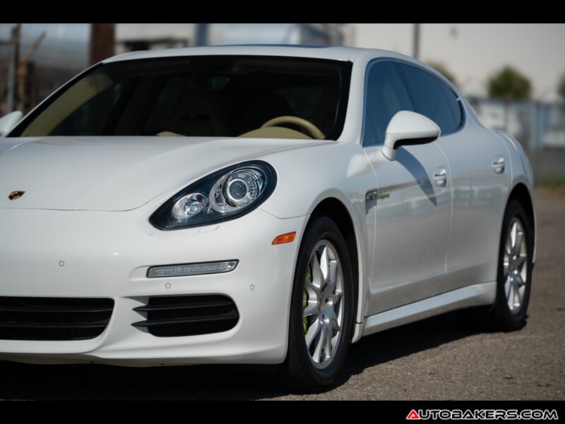 2014 Porsche Panamera E-Hybrid S Image 2 of 23