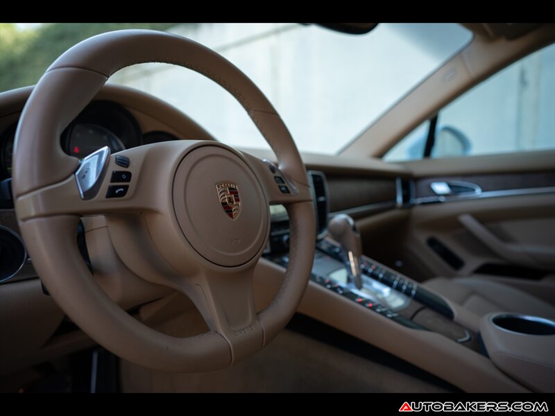 2014 Porsche Panamera E-Hybrid S Image 16 of 23