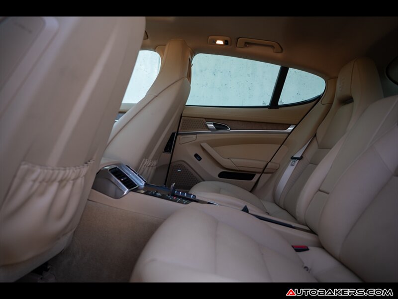 2014 Porsche Panamera E-Hybrid S Image 14 of 23