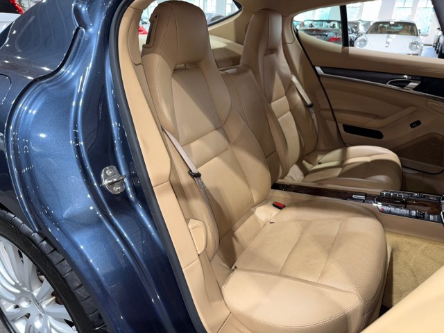 2014 Porsche Panamera S Image 43 of 85