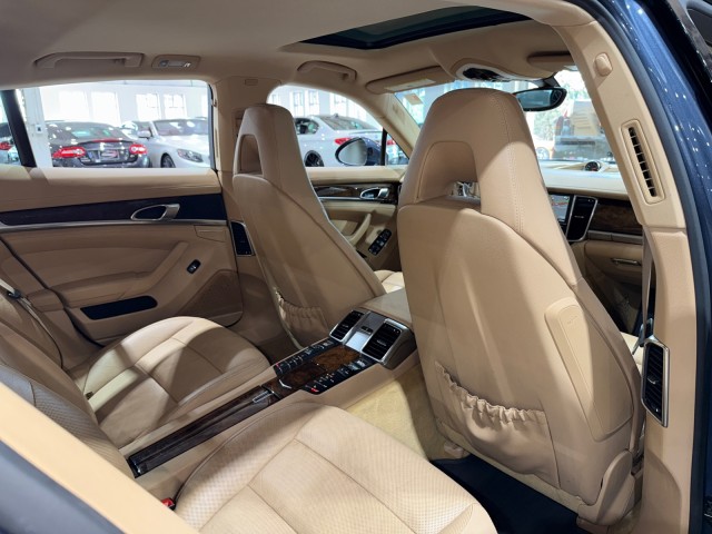2014 Porsche Panamera S Image 48 of 85