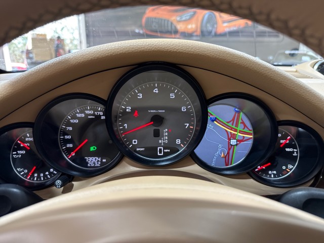 2014 Porsche Panamera S Image 64 of 85