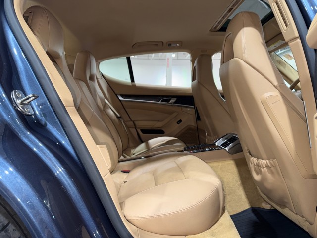 2014 Porsche Panamera S Image 44 of 85