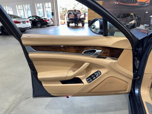 2014 Porsche Panamera S Image 61 of 85