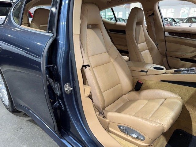 2014 Porsche Panamera S Image 39 of 85