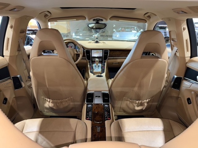 2014 Porsche Panamera S Image 76 of 85
