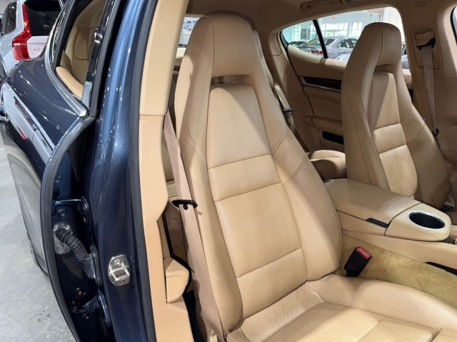 2014 Porsche Panamera S Image 41 of 85