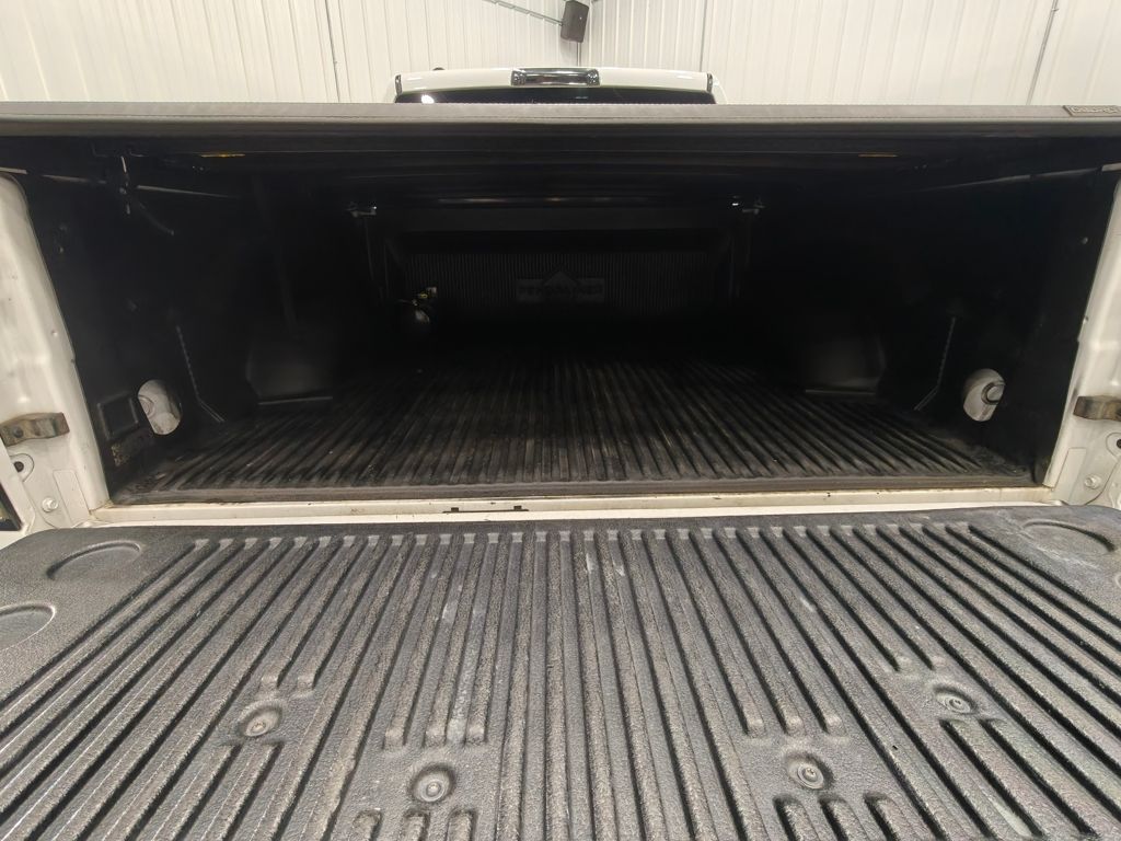 Vehicle image 16 of 48