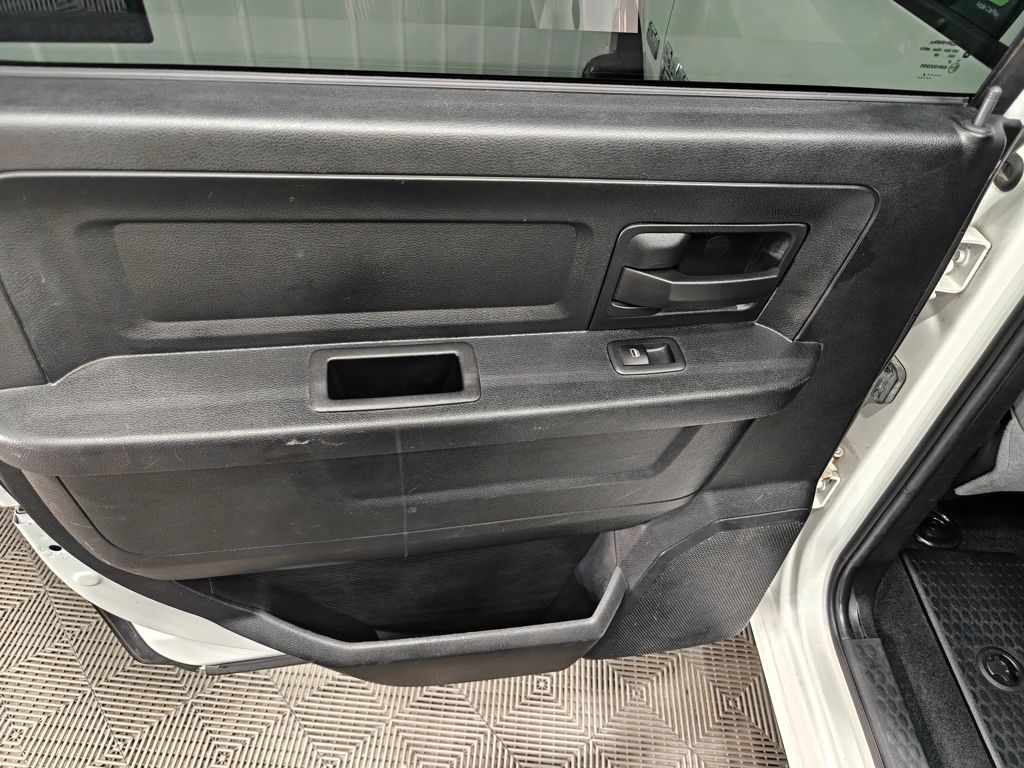 Vehicle image 43 of 48