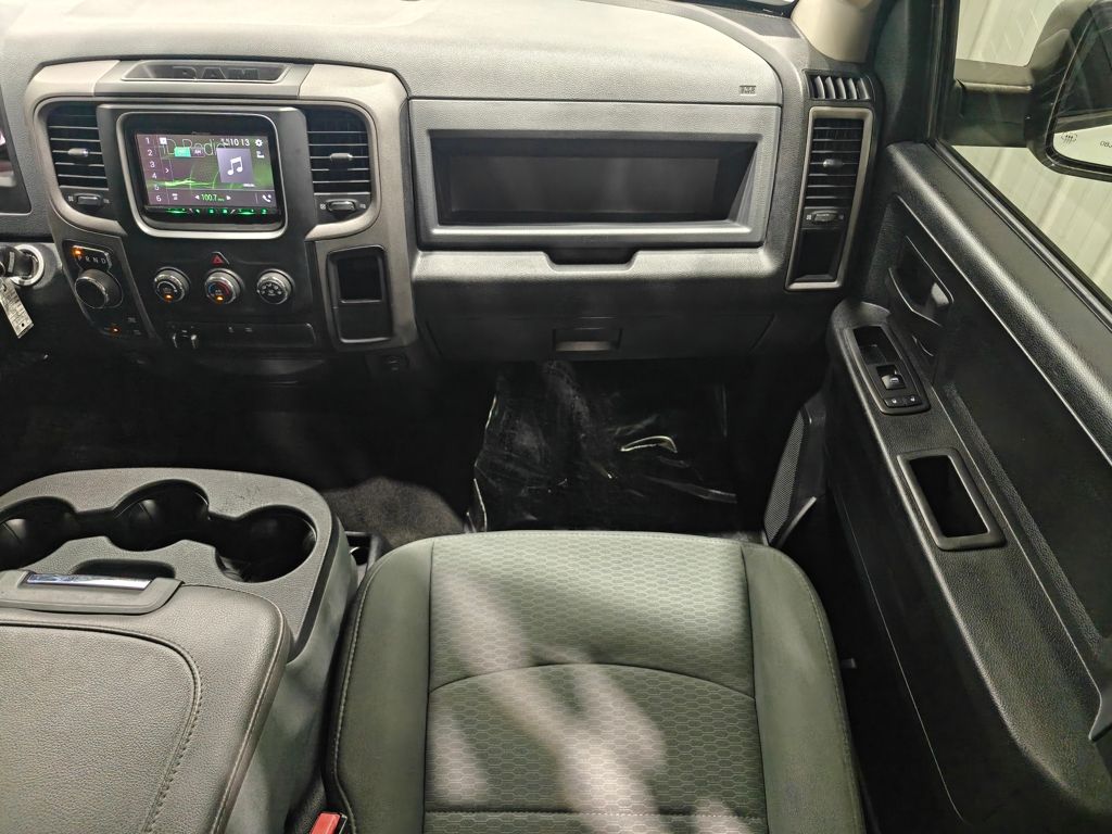 Vehicle image 40 of 48