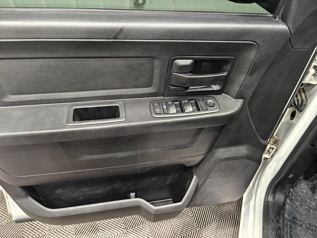 Vehicle image 31 of 48