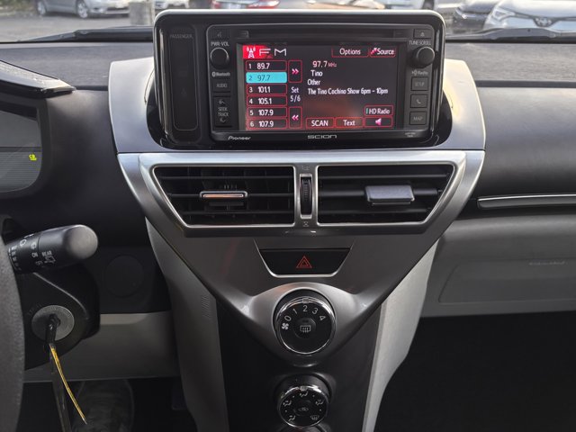 Vehicle image 9 of 28